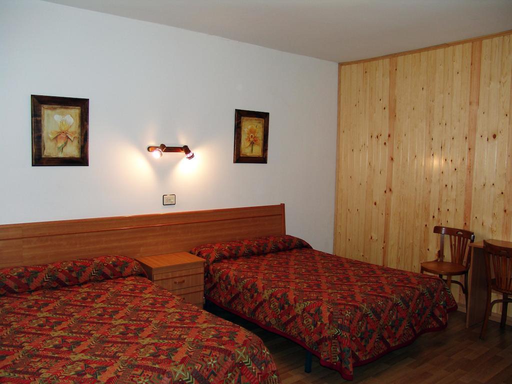 Hostal Pirineos Sarvisé Zimmer foto