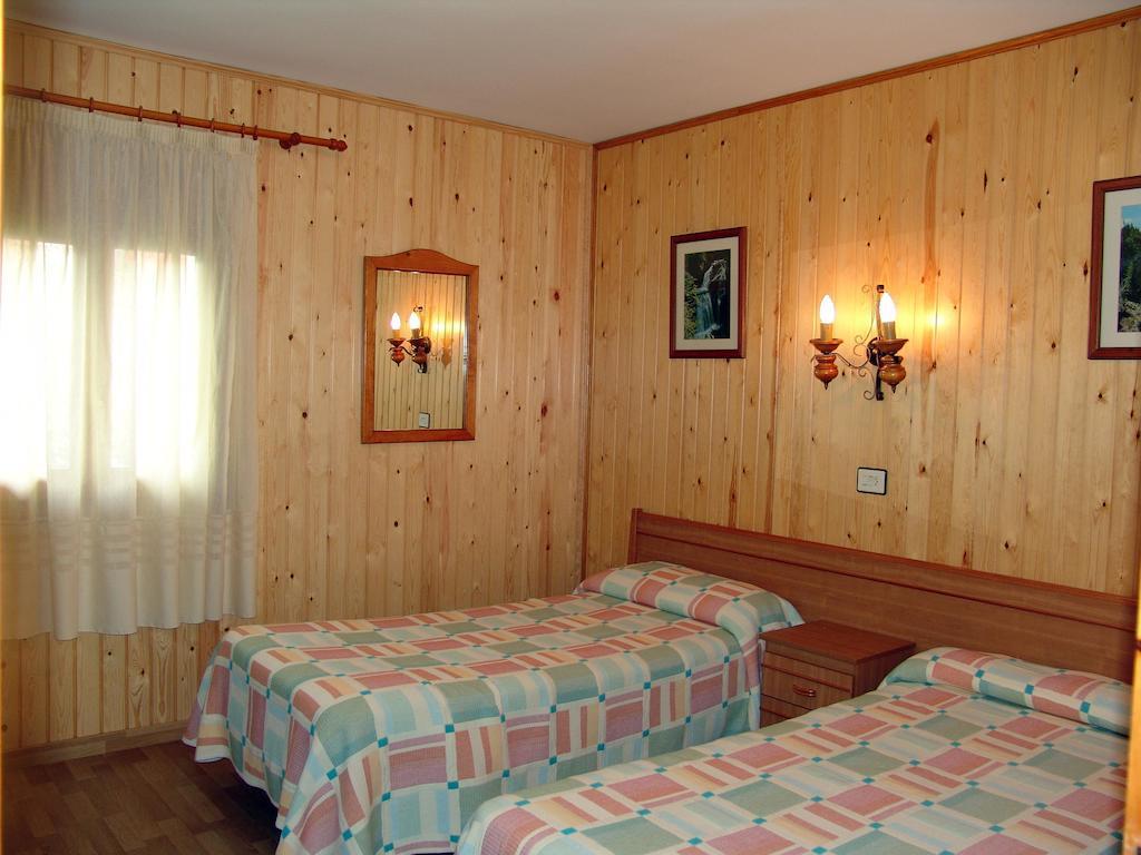 Hostal Pirineos Sarvisé Zimmer foto