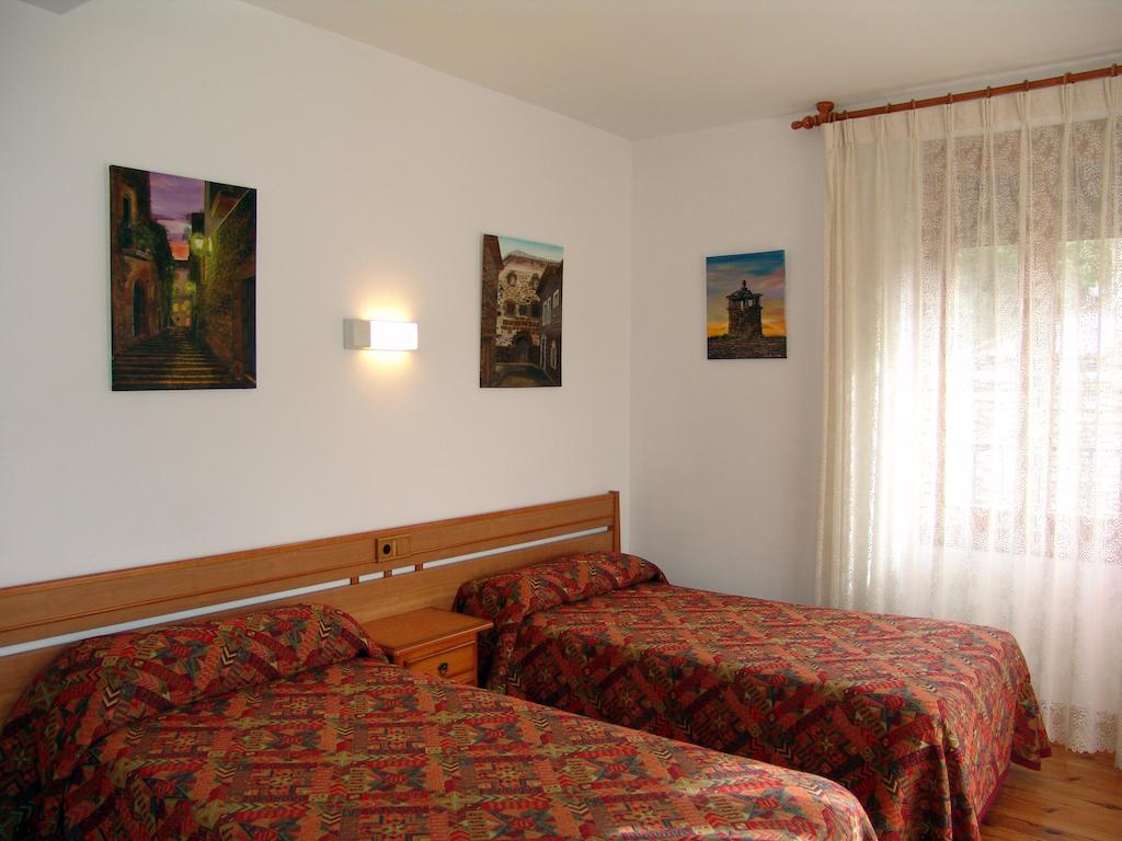 Hostal Pirineos Sarvisé Zimmer foto